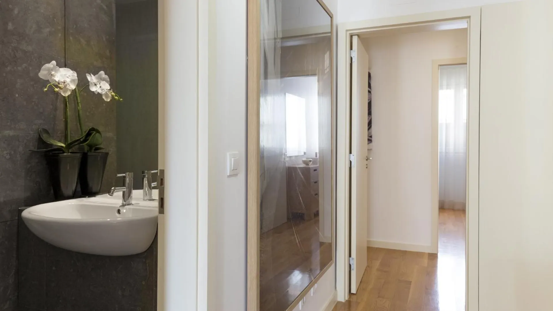 Myplacelisbon - Luxury Castle Apartment 0*, Lisbon